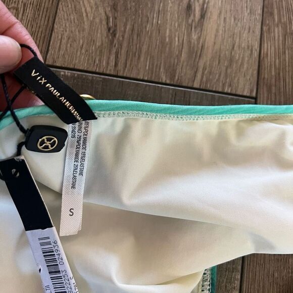 ViX Delta Detail Hipster Cut
Stripped Bikini Bottom Multi Color
Swimwear Size S - Picture 5 of 8